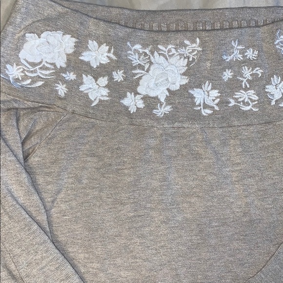 📢2 for $10 EUC INC Embroidered Tan Sweater - Picture 2 of 6